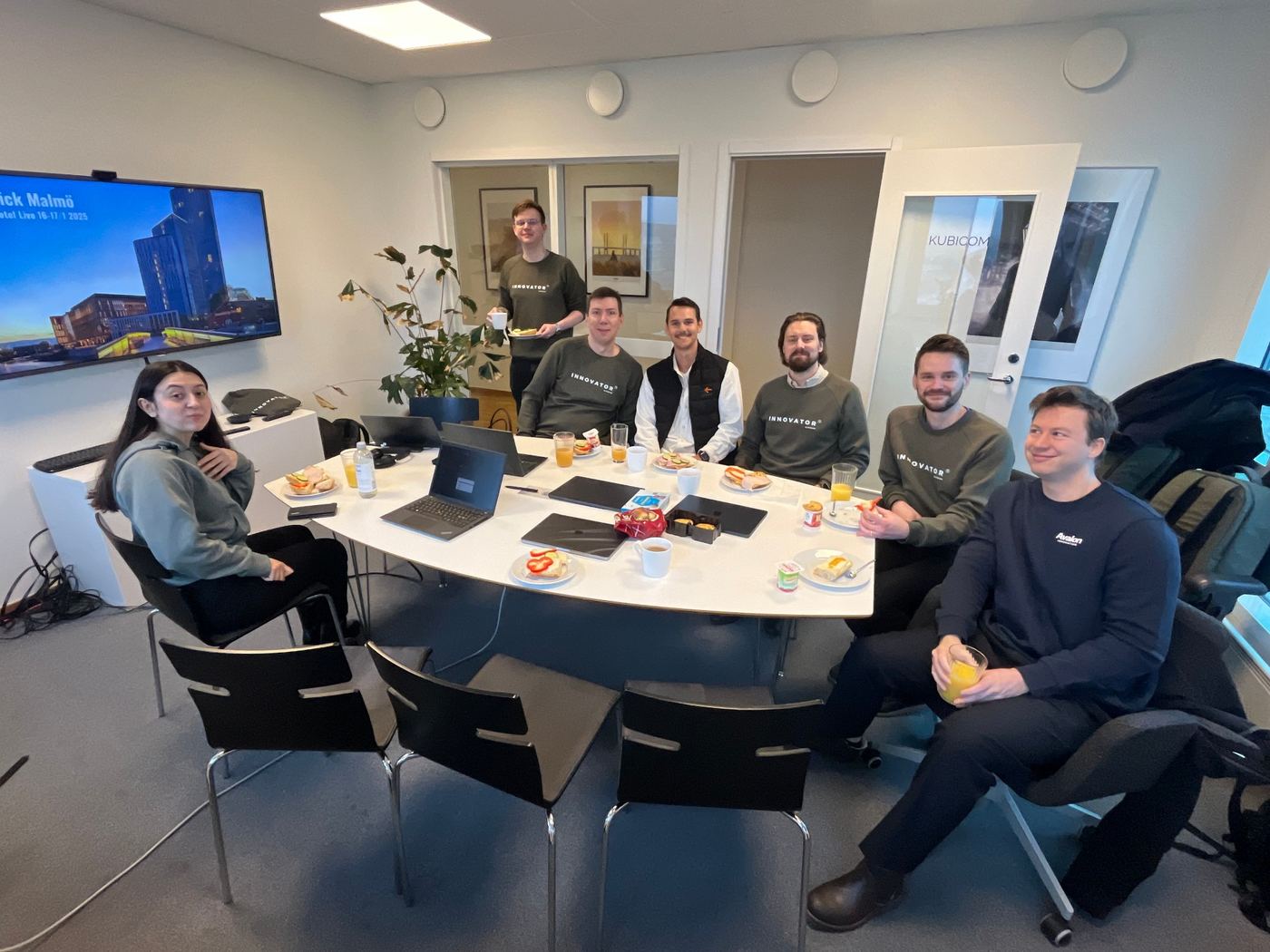 Teamfrukost på Kubicoms kontor i Karlshamn