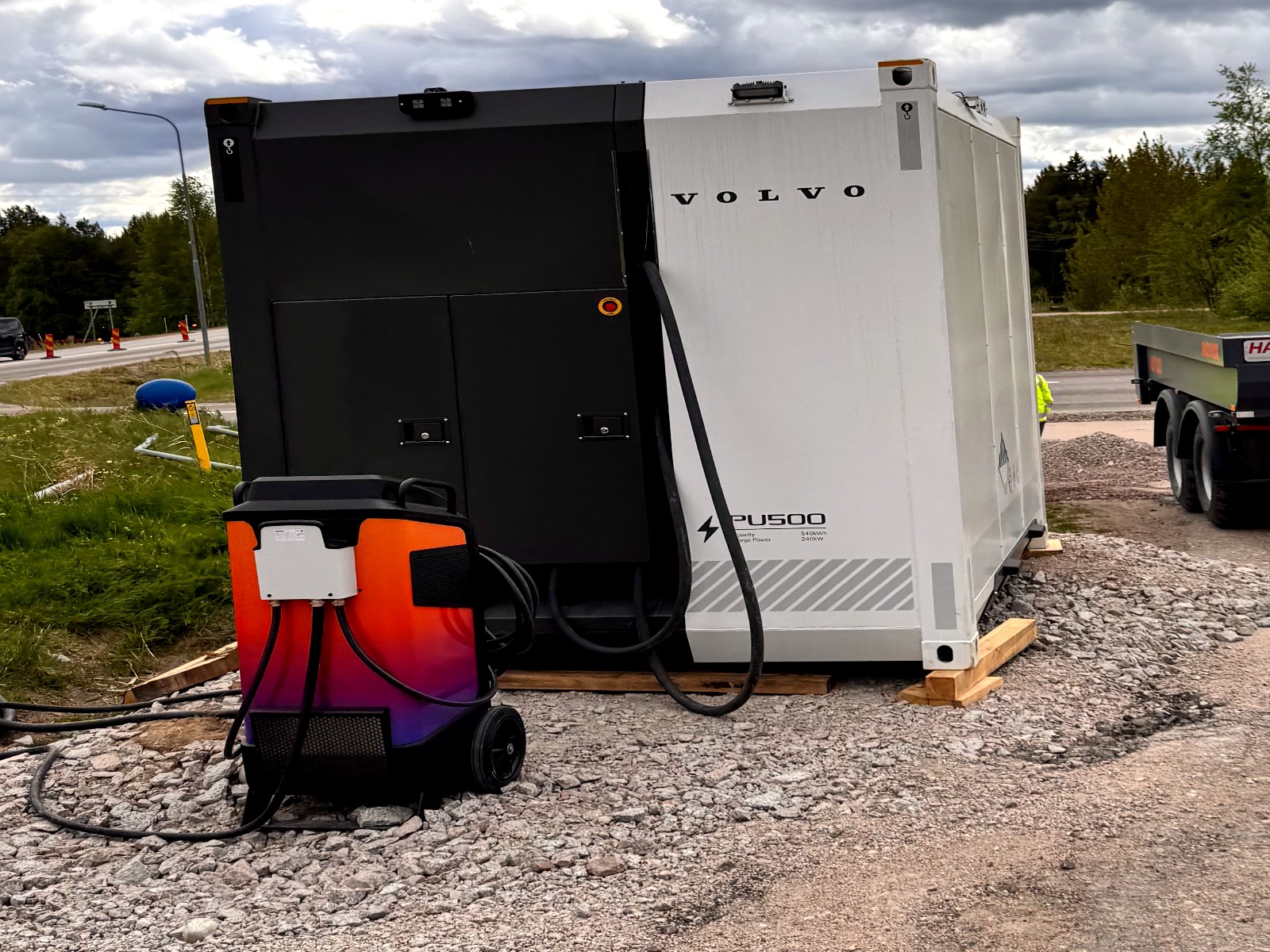 Batterienergilager och laddutrustning på arbetsplatsen vid E45 Rengsjön–Älvros