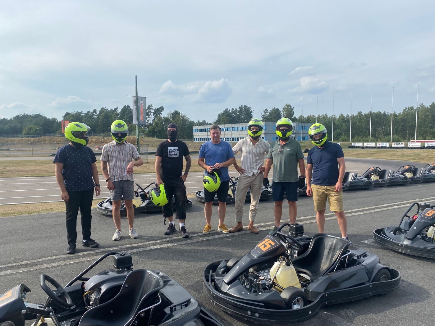 Teamaktivitet på gokartbana